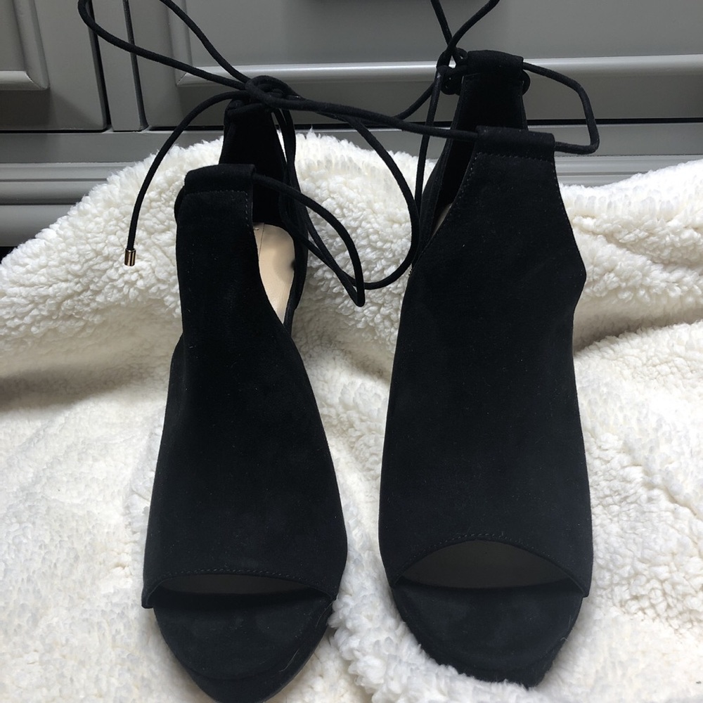 Black Tie Open-toe Heels